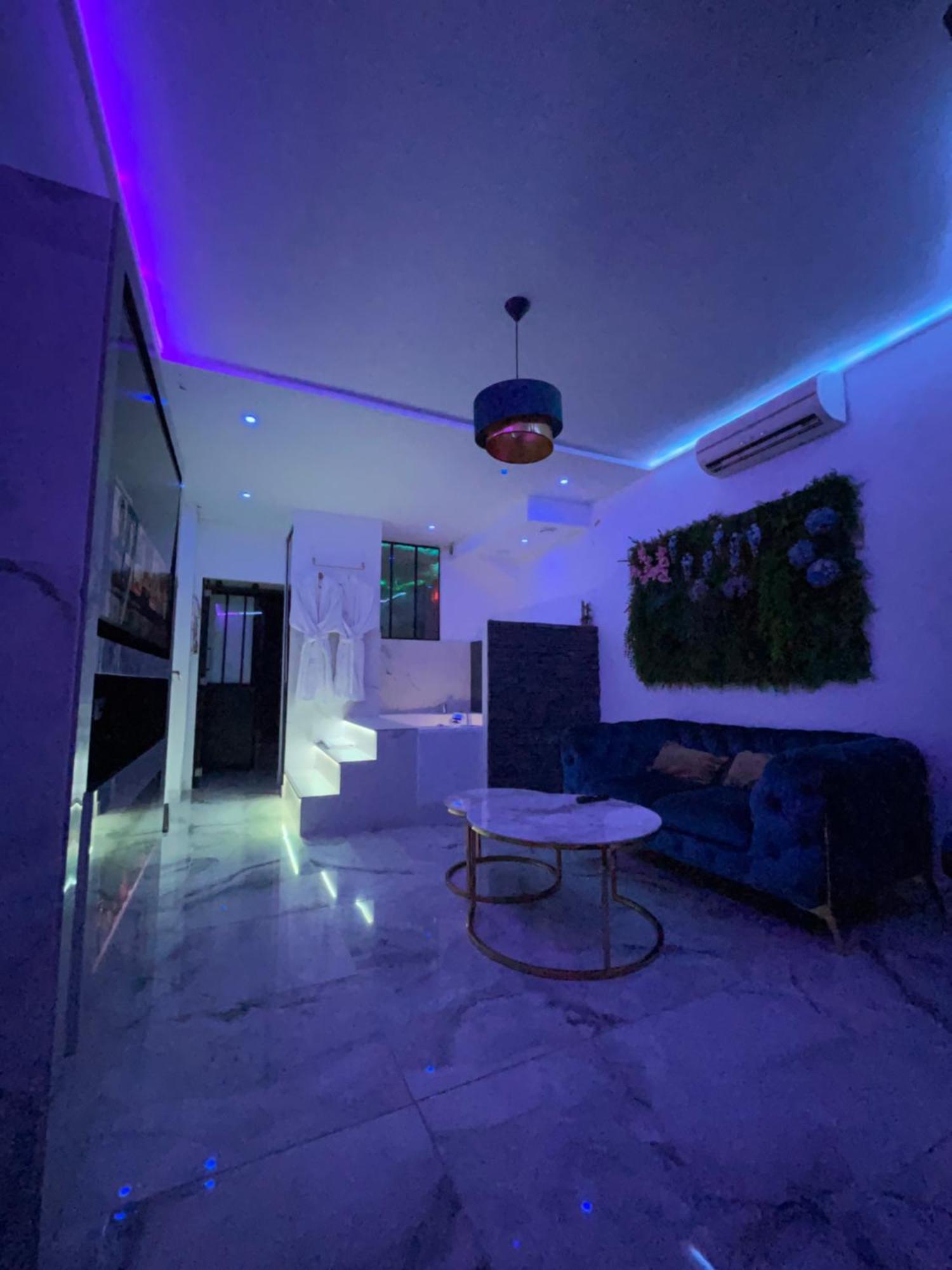 Le Blue Apartment Aubervilliers Ngoại thất bức ảnh